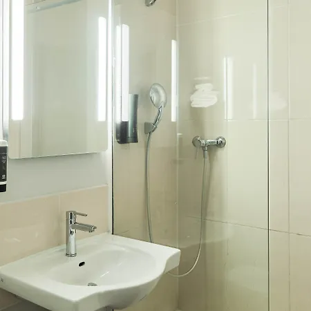 B&B Hotel Bretigny-Sur-Orge 2*