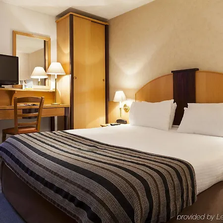 מלון B&B Hotel Bretigny-Sur-Orge 2*